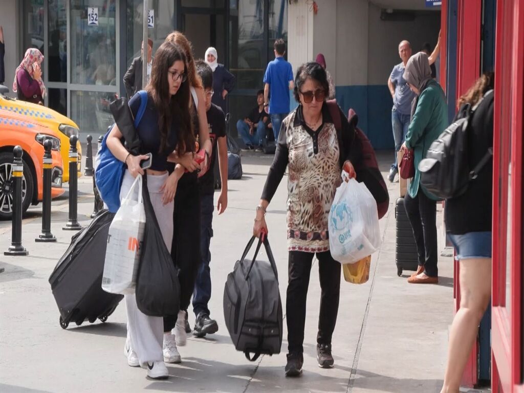 Öğrenciler Okul Için Yola Çıkıyor