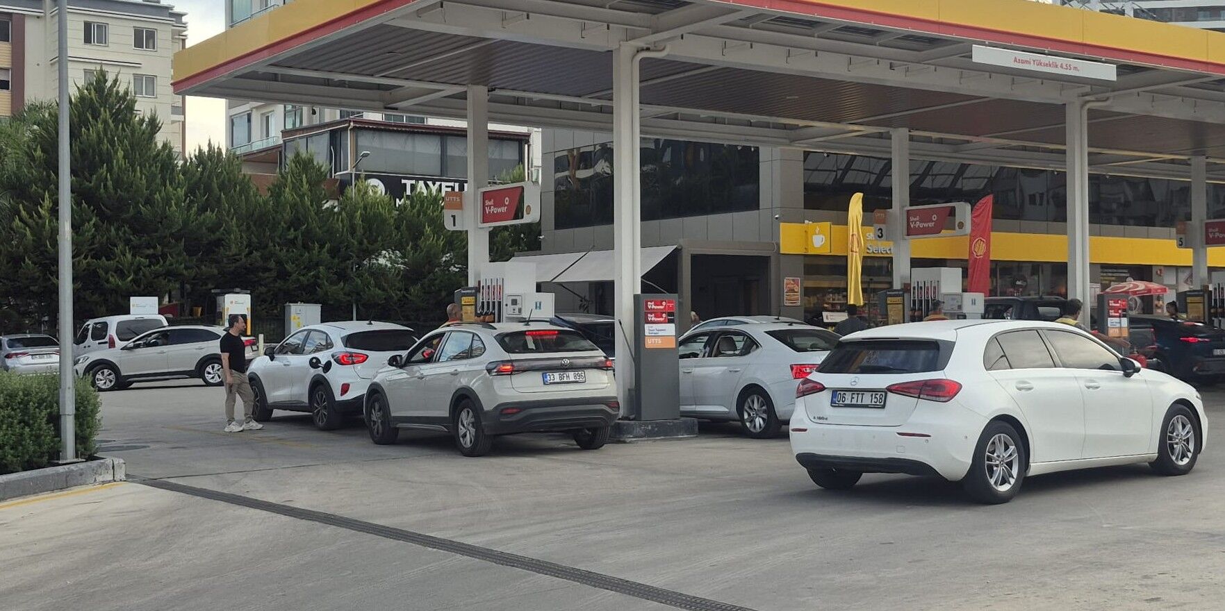 Mersin’de akaryakıt istasyonlarında 1 Ekim kuyruğu