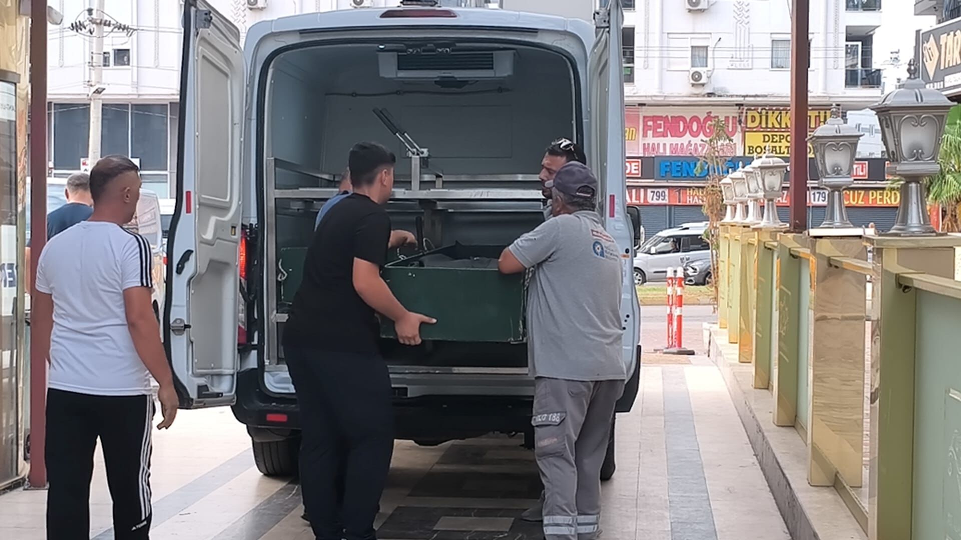 Rus turist otelin koridorunda ölü bulundu