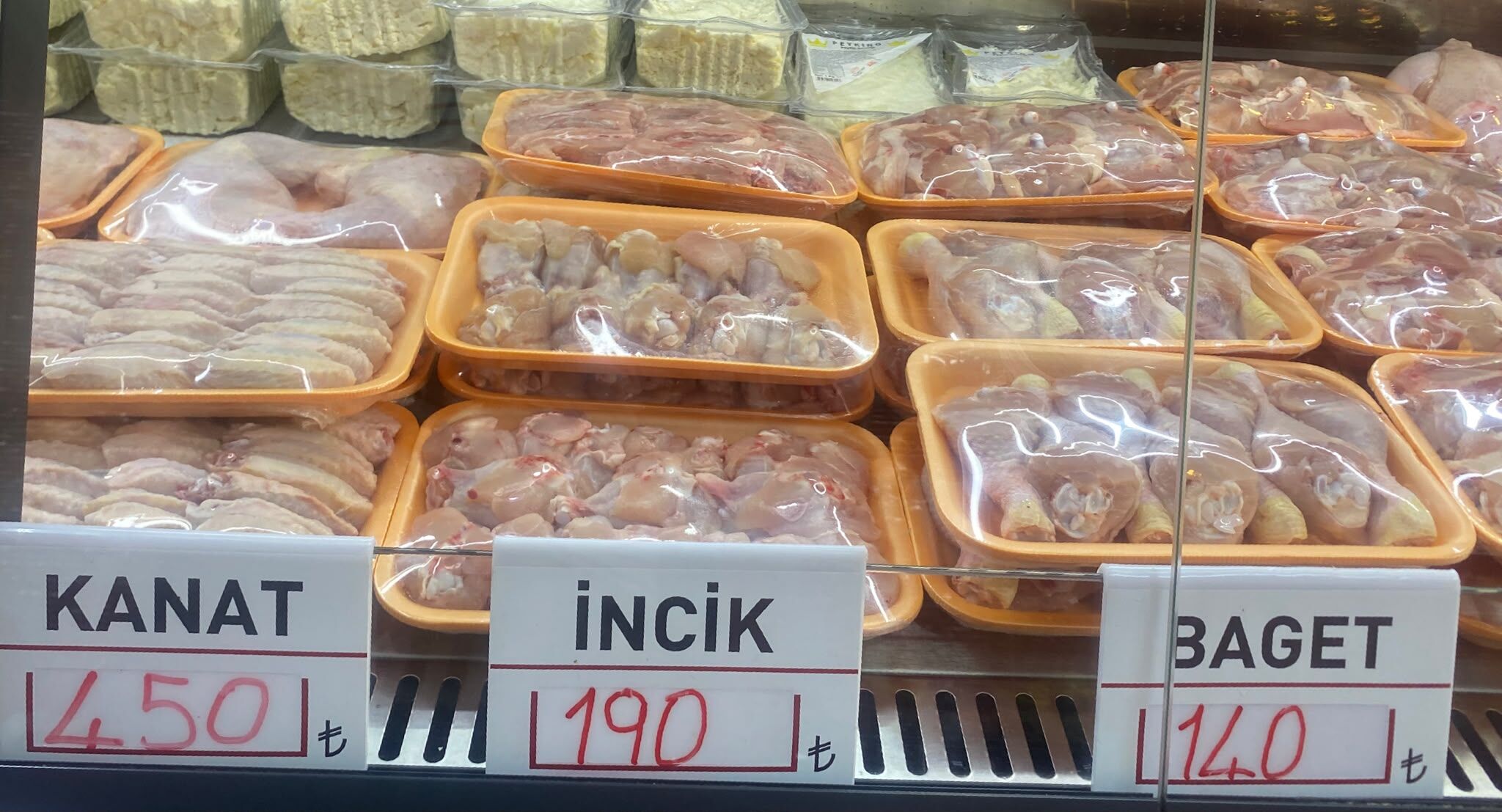 Vatandaş sofrasında tavuğa yöneldi