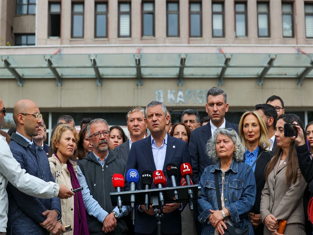 Yeni Parti Özgür Özel