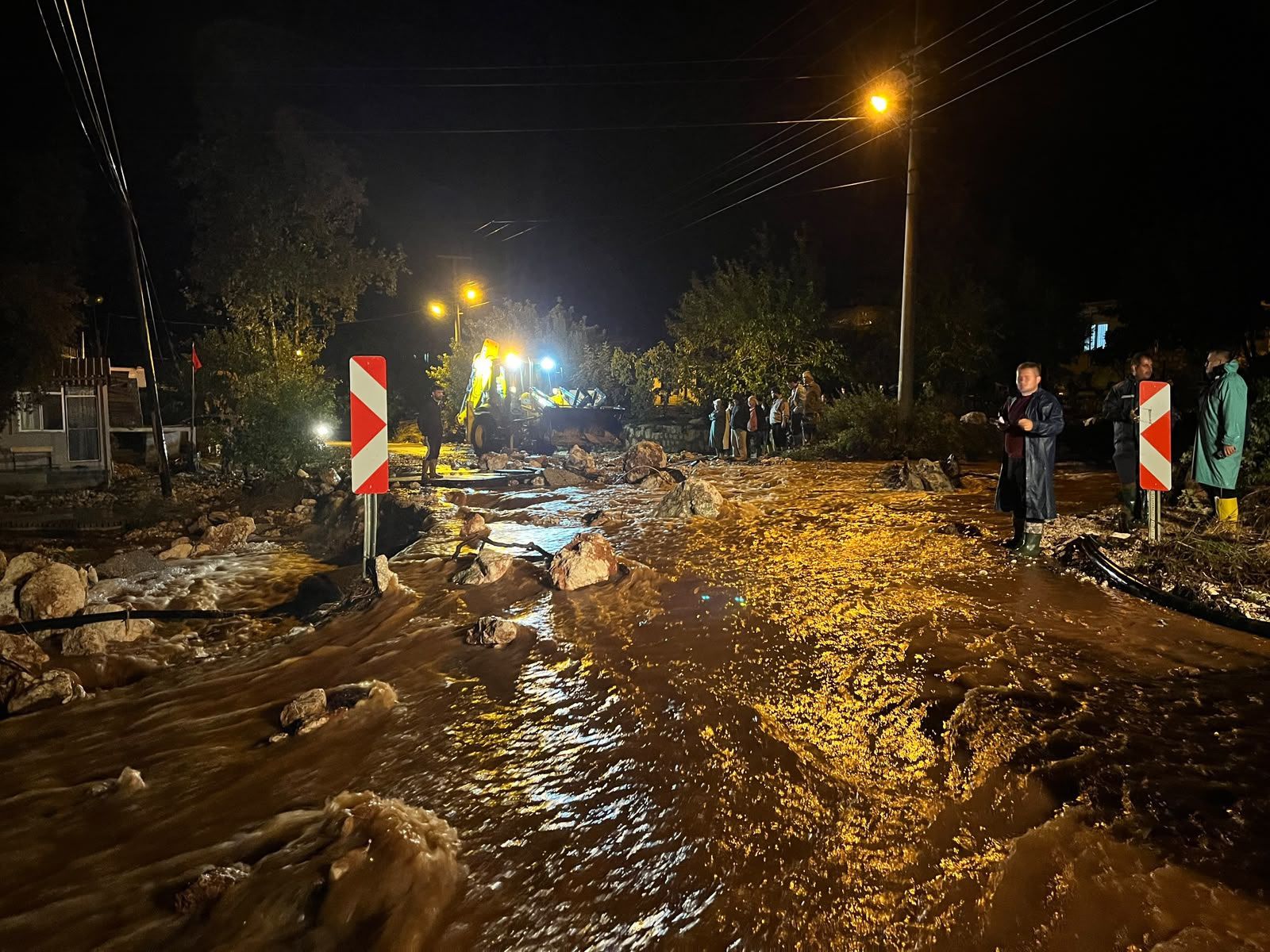 Şiddetli yağış hayatı olumsuz etkiledi