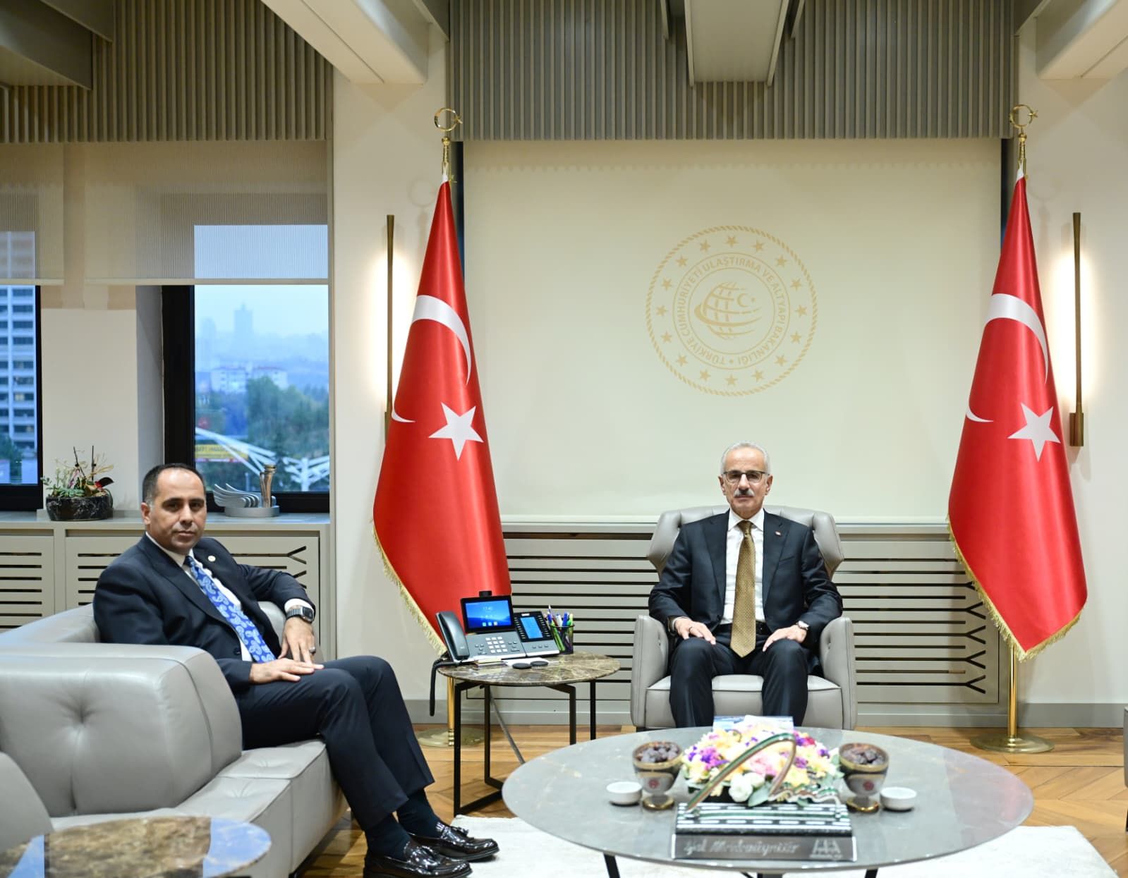Kıratlı, Bakan Uraloğlu ile Mersin için görüştü