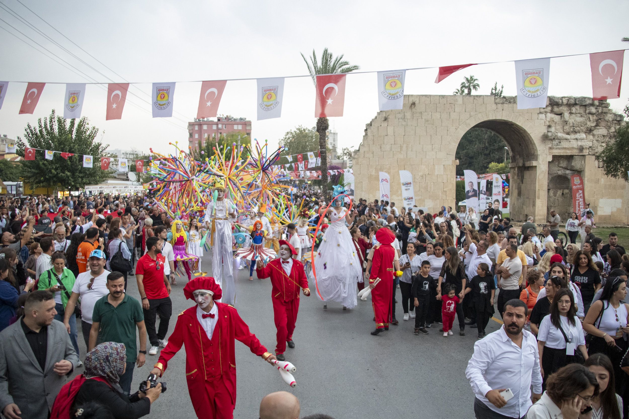 Başkan Veki̇li̇ Genç’ten 5. Uluslararasi Tarsus Festi̇vali̇’ne Davet (2)