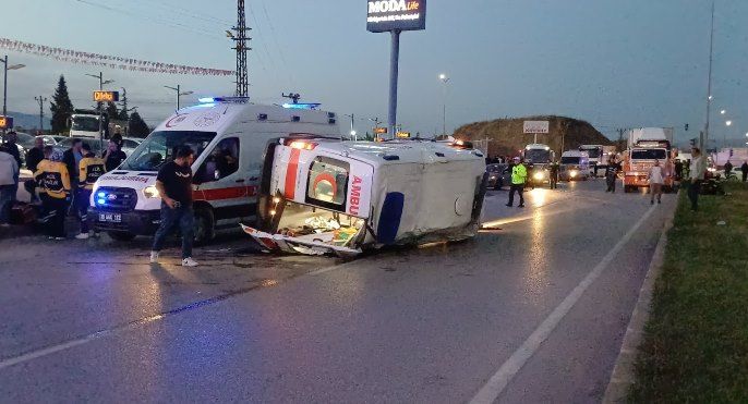 Ambulans kazasında hasta ve sağlık çalışanları yaralandı
