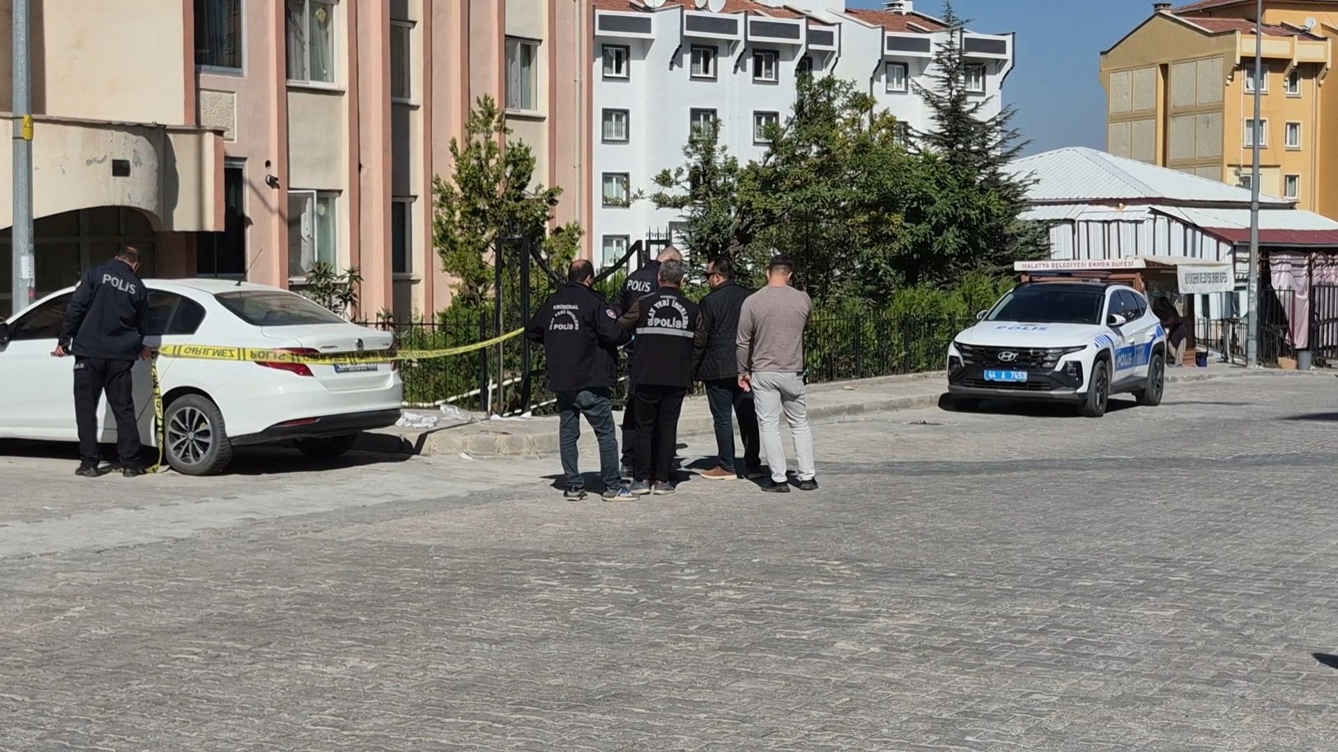 Uzaklaştırma kararı vardı, eşini öldürdü