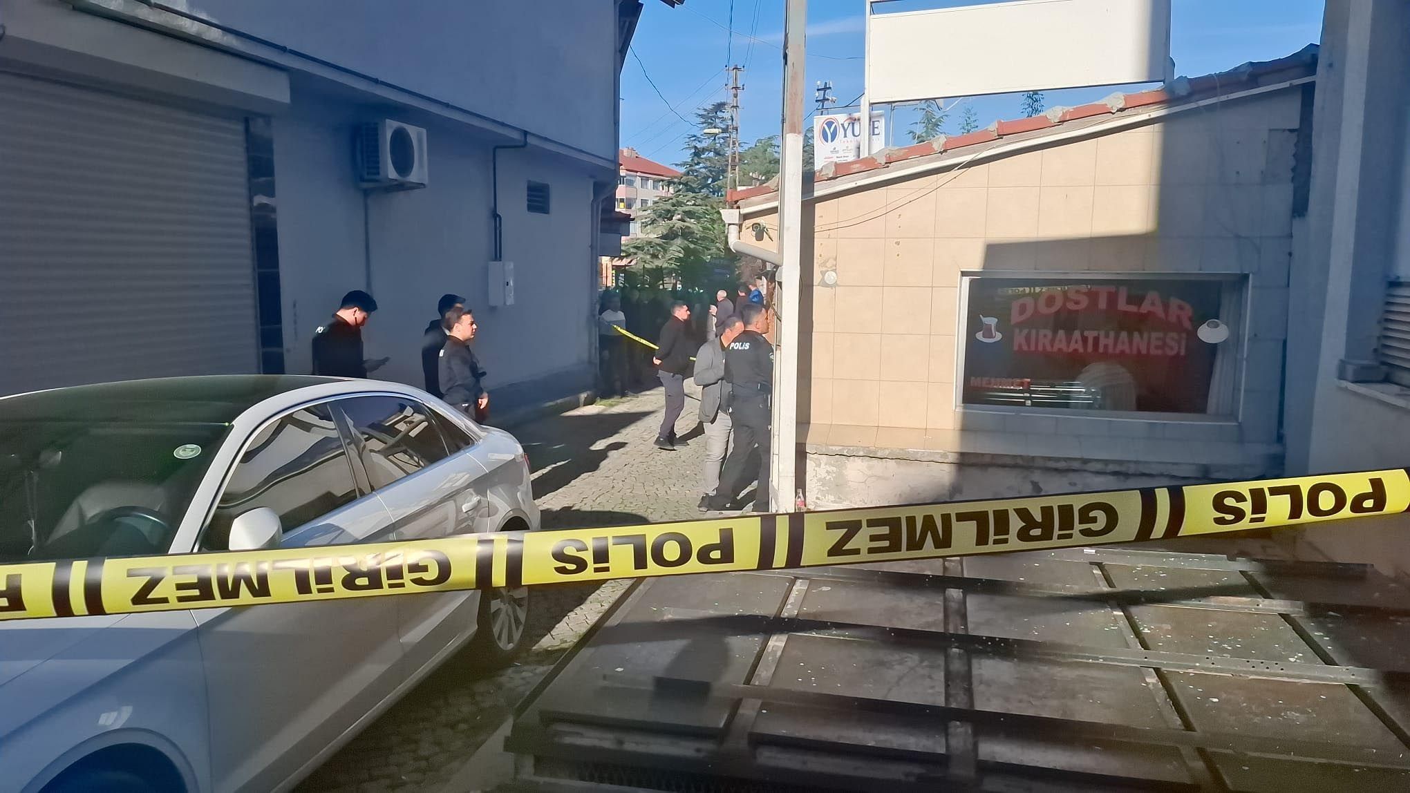Kahvehaneye tüfekle saldırdı: 1 ölü, 1 yaralı