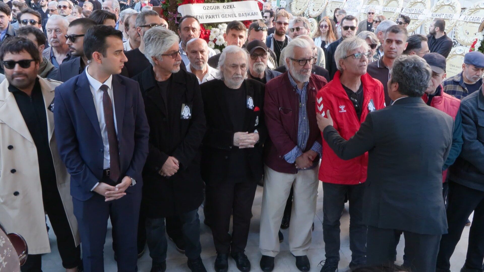 Kalabalik Son Yolculuga Ugurladi