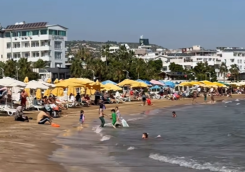 Türkiye kışa hazırlanırken Mersin'de sahiller tıklım tıklım