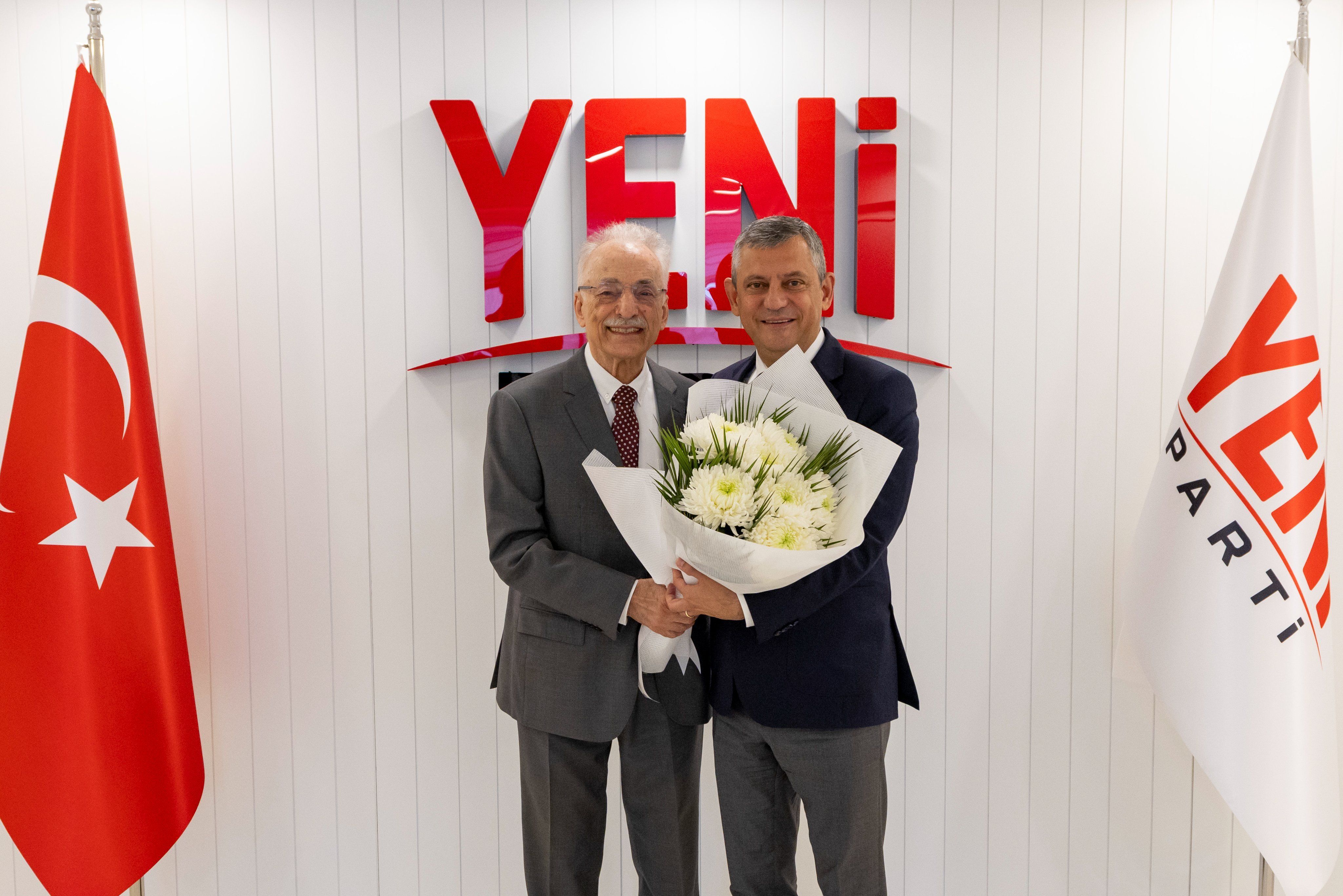 Murat Karayalçın, Yeni Parti'ye katıldı