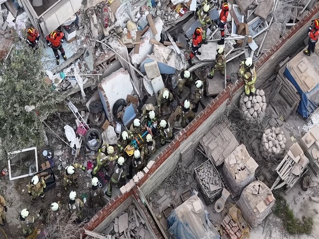 Maltepe’de çöken binada: 1 ölü, 10 kişi kurtarıldı