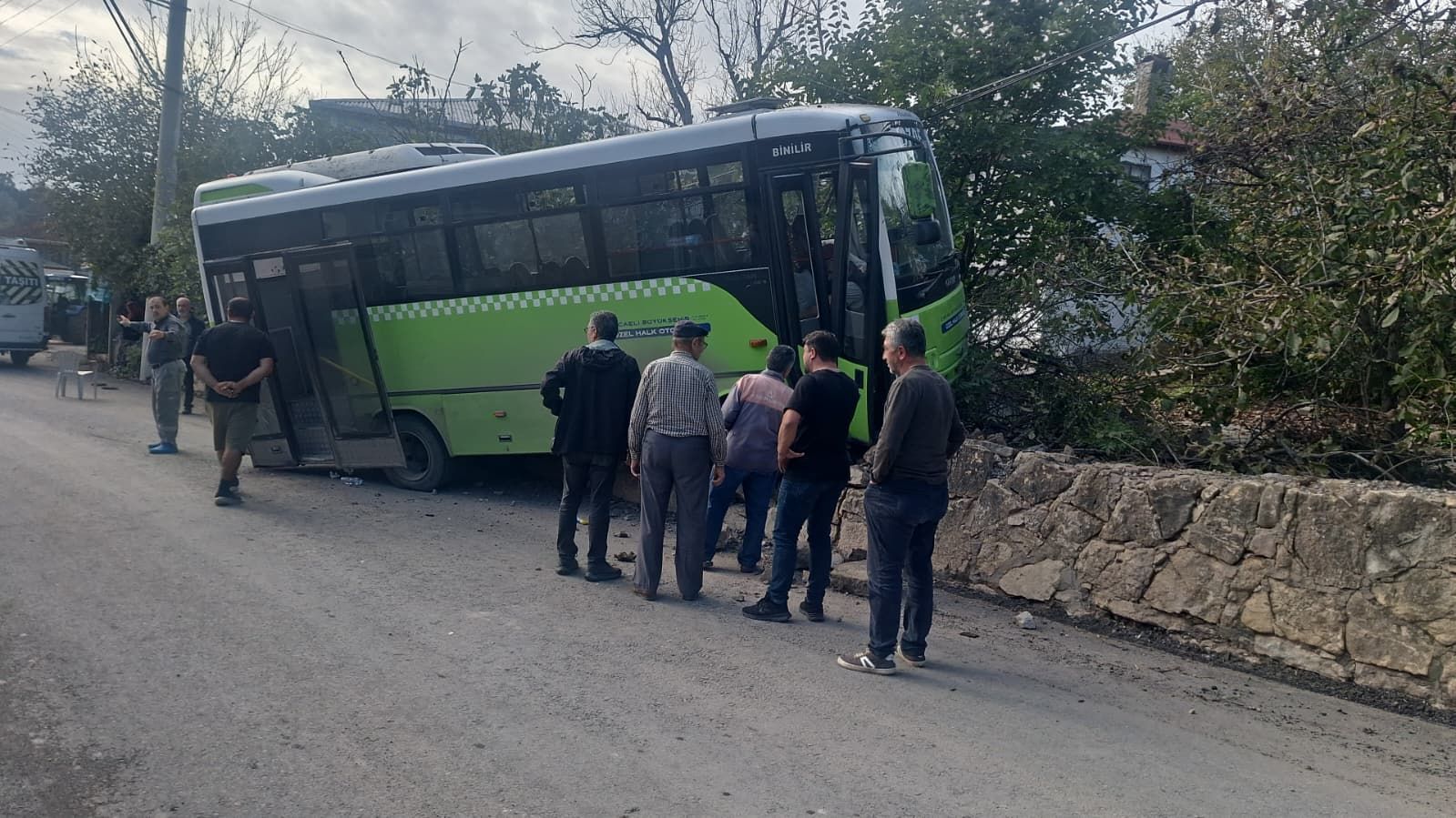 Halk otobüsü kazasında 10 kişi yaralandı