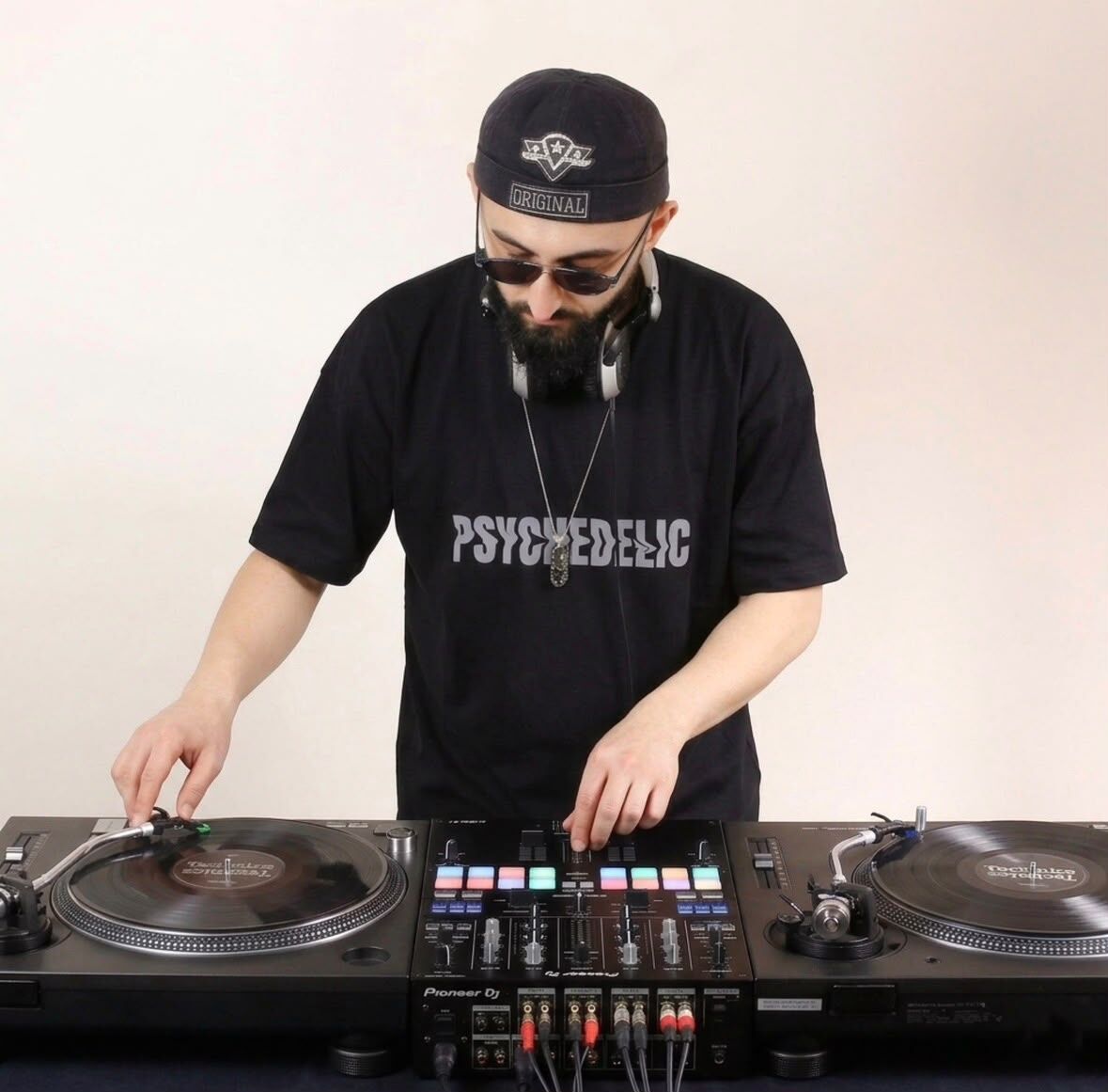 Bu akademide hem DJ hem de sanatçı yetiştiriyorlar