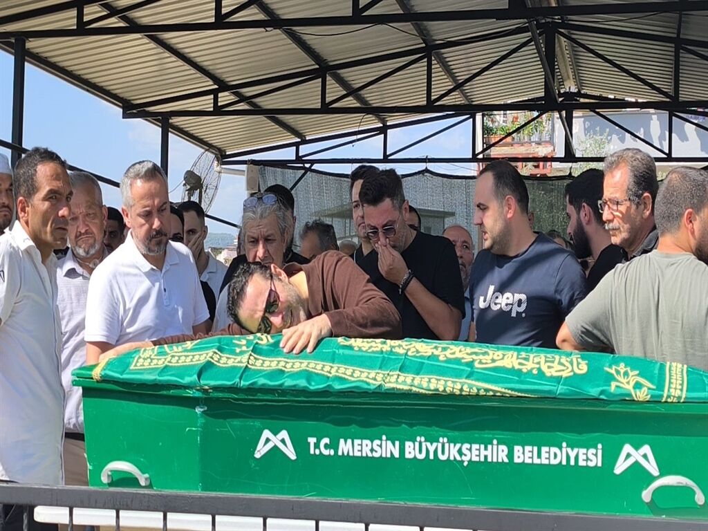 Şarkıcı Atilla Taşın Kızı Son Yolculuğuna Uğurlandı