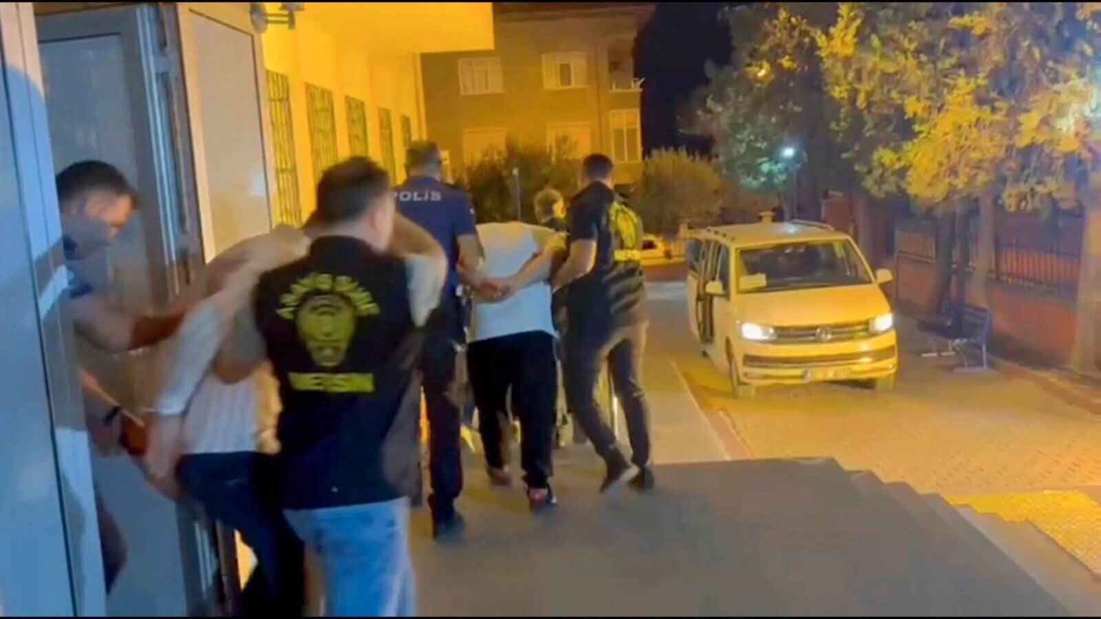 Silah Ve Uyuşturucu Ele Geçirildi.