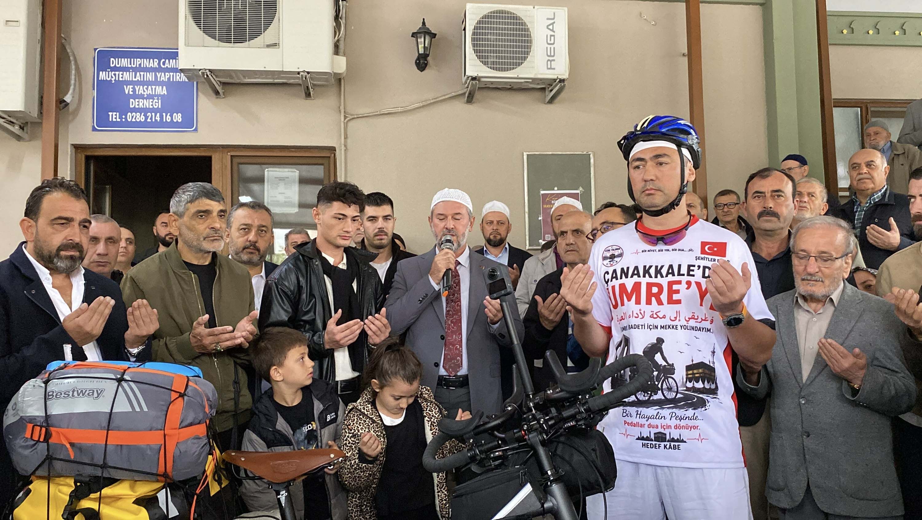 Umre Icin Mekkeye Bisikletle Gidiyor