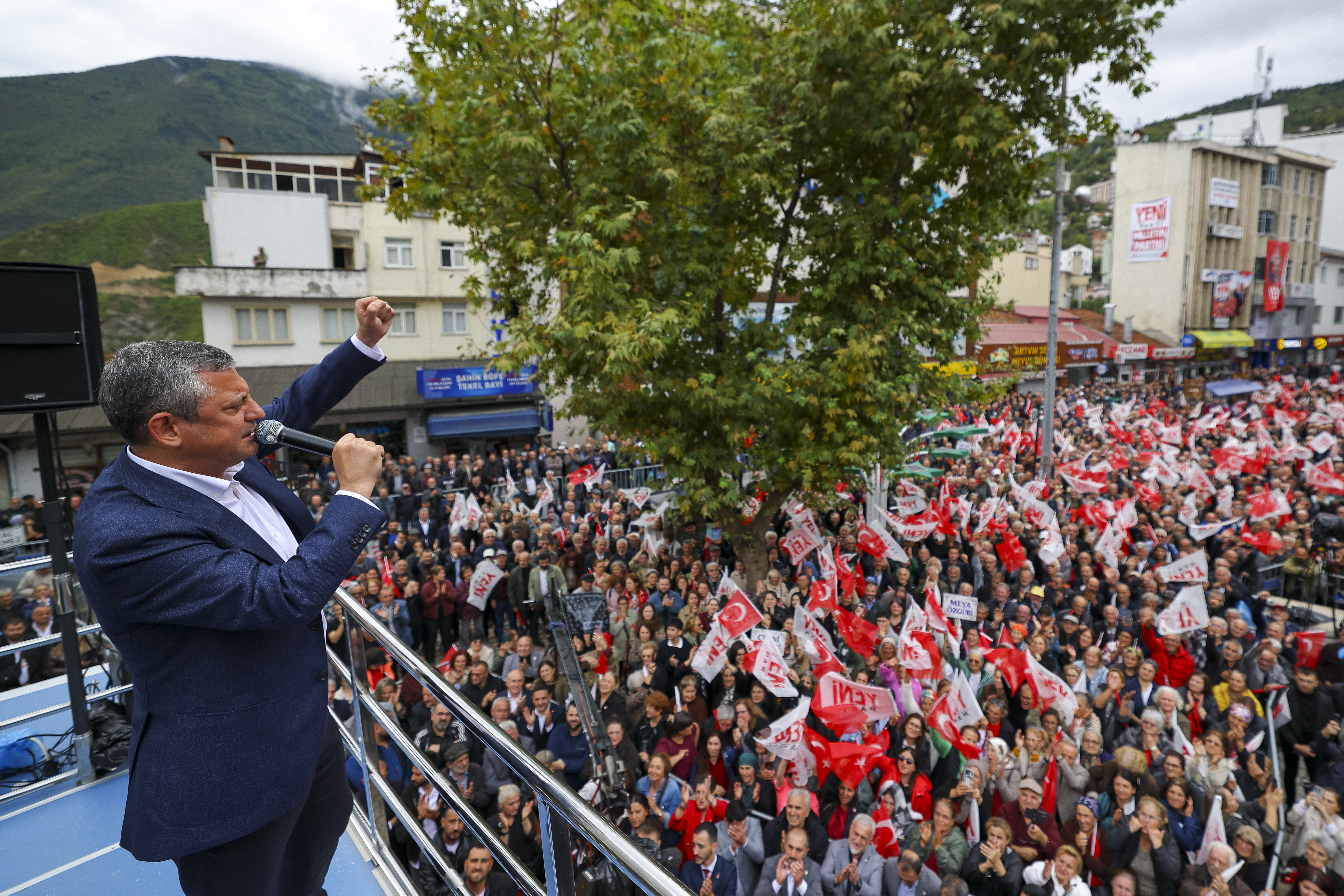 Yeni Parti Lideri Özgür Özel Artvin'de