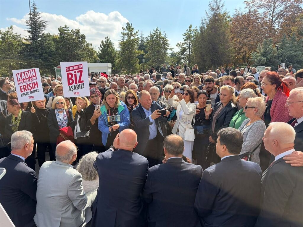 Yeni Parti'den Anayasa Mahkemesi Önünde Açıklama-1